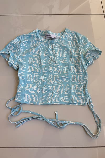 Bershka Graphic Crop Tie Top by Bershka — pre-loved on Thrifted.mt