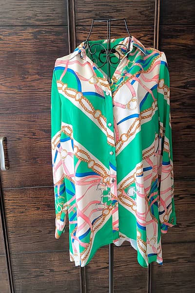 Wallis Green Chain Print Shirt by Wallis — pre-loved on Thrifted.mt