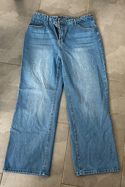 High waisted blue wide jeans by SHEIN — pre-loved on Thrifted.mt