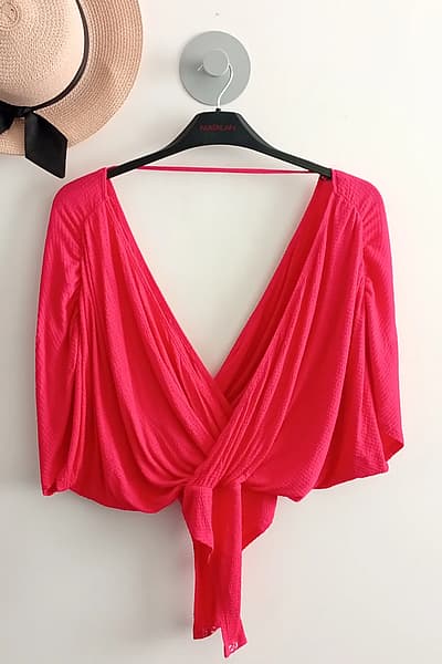 V-neck draped knot front top — pre-loved on Thrifted.mt