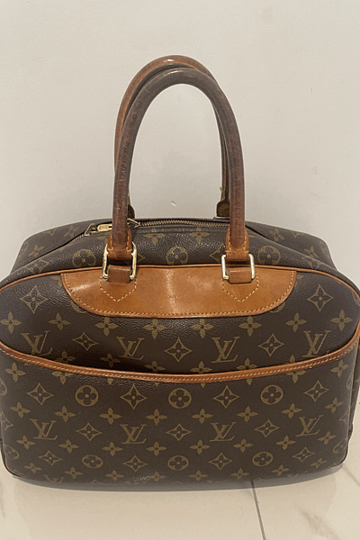 Louis Vuitton Monogram Deauville Bag by Louis Vuitton — pre-loved on Thrifted.mt