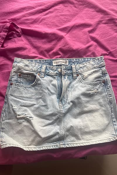 Stradivarius light blue denim skirt by Stradivarius — pre-loved on Thrifted.mt