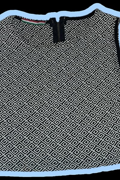 Ifa Moda Italian Boutique Geometric Crop Top - S/M by Ifa moda — pre-loved on Thrifted.mt