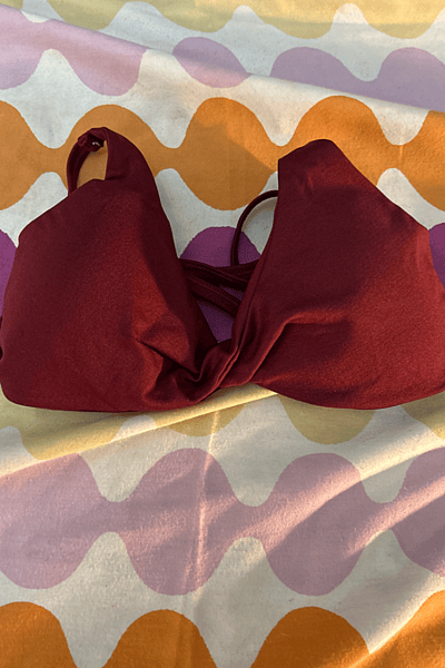 Red sports bra by No brand — pre-loved on Thrifted.mt