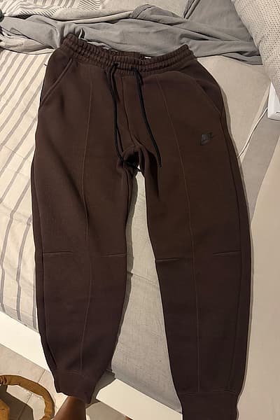 Original Nike tech-fleece Brown Sweatpants Joggers by Nike — pre-loved on Thrifted.mt