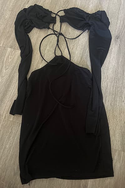 Black long-sleeve open back dress — pre-loved on Thrifted.mt