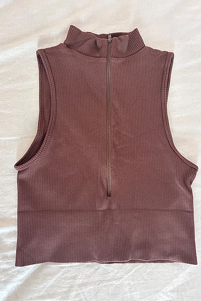 Stradivarius Ribbed Cropped Zip Halter Top by Stradivarius — pre-loved on Thrifted.mt