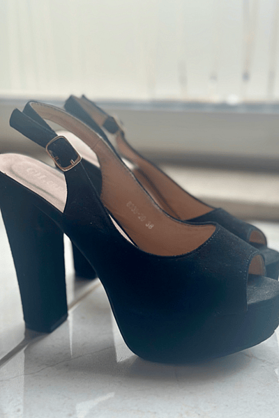 Black platform heels — pre-loved on Thrifted.mt