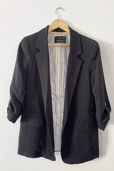 Black Stradivarius Open Front Blazer by Stradivarius — pre-loved on Thrifted.mt