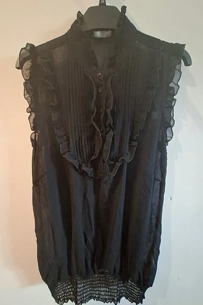 Black Ruffled Sleeveless Blouse — pre-loved on Thrifted.mt