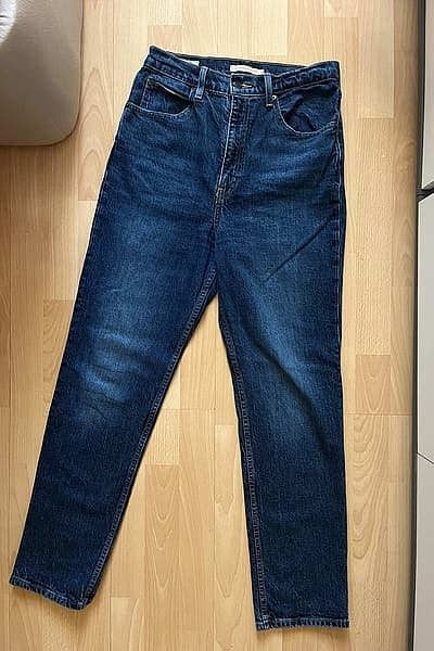Levi's Dark Wash Straight Jeans by Levi's — pre-loved on Thrifted.mt