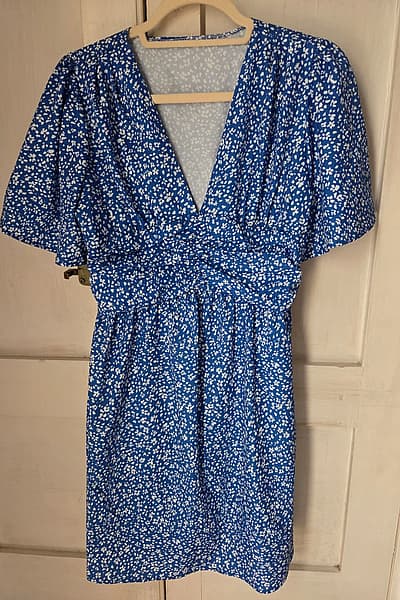 Blue floral mini dress by Temu — pre-loved on Thrifted.mt