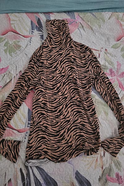 Tezenis Tiger Print Turtleneck Top by Tezenis — pre-loved on Thrifted.mt