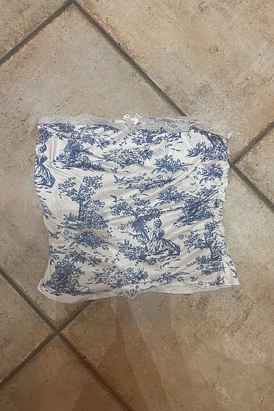 Shein Toile Print Lace Tube Top by Shein — pre-loved on Thrifted.mt