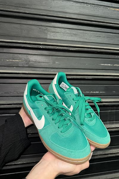 Green Nike Low Top Sneakers by Nike — pre-loved on Thrifted.mt