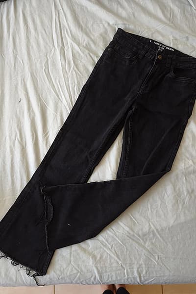 Black Flared Jeans Cropped by OVS — pre-loved on Thrifted.mt