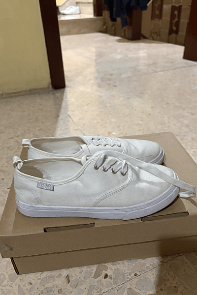 Casual White Canvas Sneakers — pre-loved on Thrifted.mt