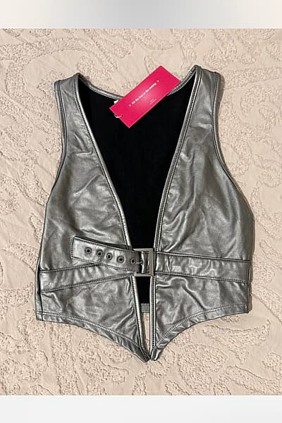 Silver Metallic Buckle Front Vest — pre-loved on Thrifted.mt