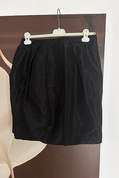 Black pleated skirt by Acne — pre-loved on Thrifted.mt