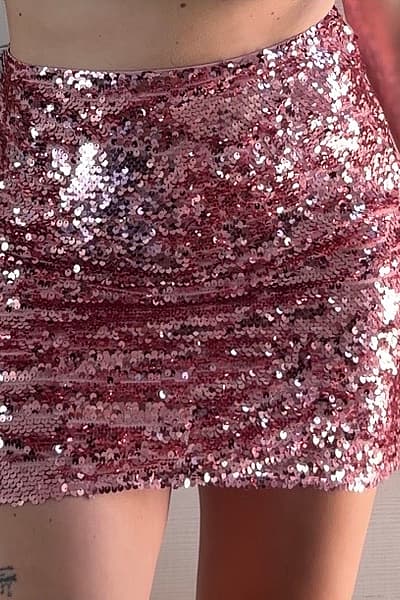 Pink sequin mini skirt by H&M — pre-loved on Thrifted.mt