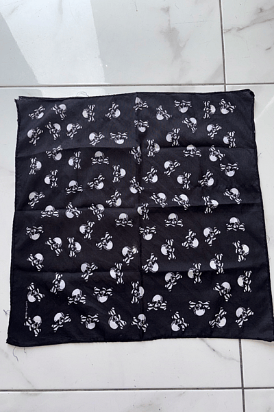 Skull and Crossbones Bandana — pre-loved on Thrifted.mt