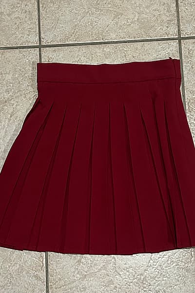 Burgundy Pleated Mini Skirt by Terranova — pre-loved on Thrifted.mt