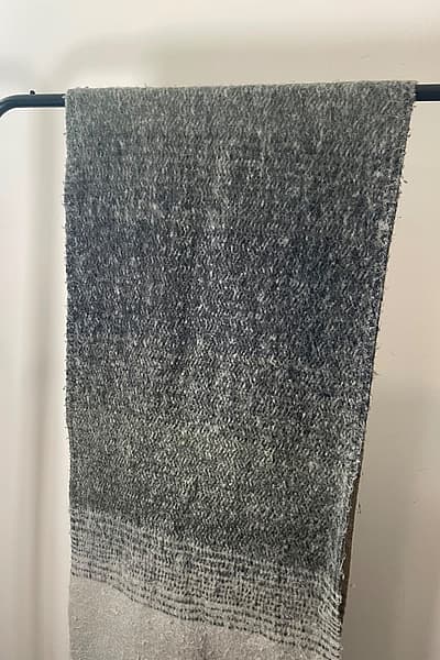 Grey knit scarf — pre-loved on Thrifted.mt