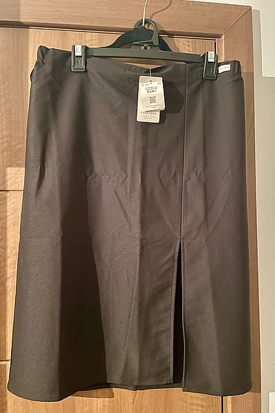 Black Front Split Midi Skirt by Calliope — pre-loved on Thrifted.mt