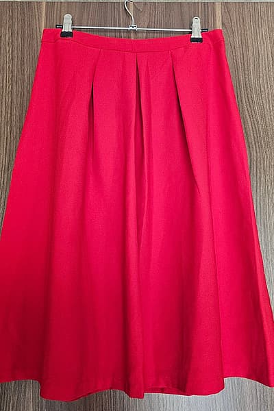 Classic pleated red midi skirt by The Limited — pre-loved on Thrifted.mt