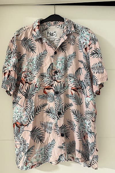 Tropical print short sleeve shirt by Pull&Bear — pre-loved on Thrifted.mt
