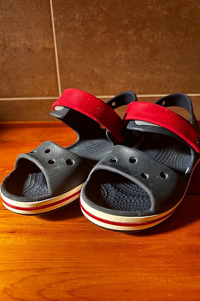 Kids Crocs sandals navy red by Crocs — pre-loved on Thrifted.mt