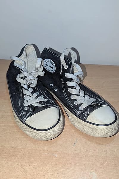 Black high-top canvas sneakers — pre-loved on Thrifted.mt
