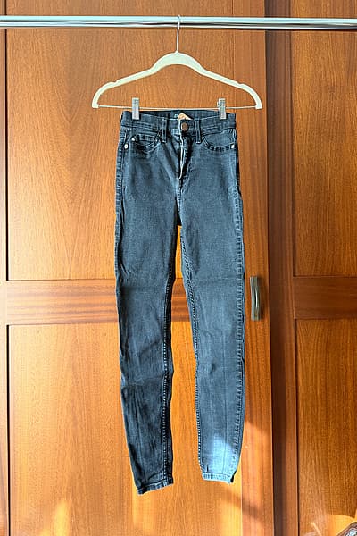 River Island Black Skinny Jeans — pre-loved on Thrifted.mt