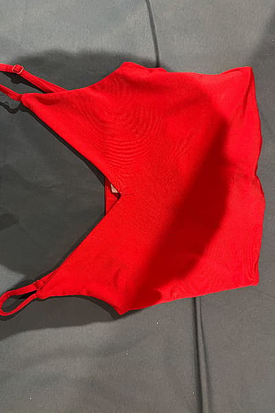 Red sleeveless crop camisole top by Amisu — pre-loved on Thrifted.mt