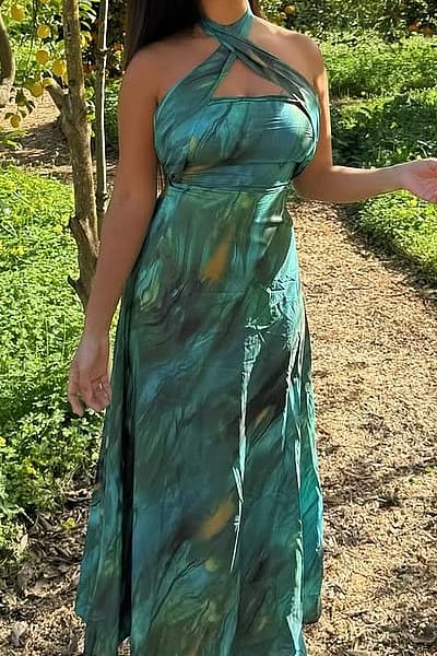 Green patterned halter maxi dress — pre-loved on Thrifted.mt