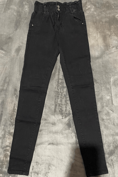 Black high-waisted skinny jeans by SHEIN — pre-loved on Thrifted.mt