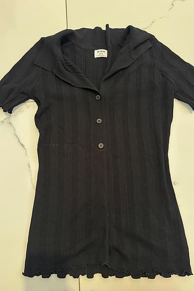 Black ribbed button-up top — pre-loved on Thrifted.mt