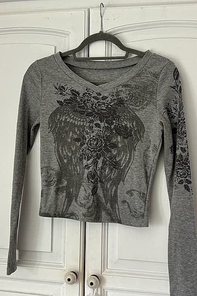 Grey floral print long-sleeve top — pre-loved on Thrifted.mt