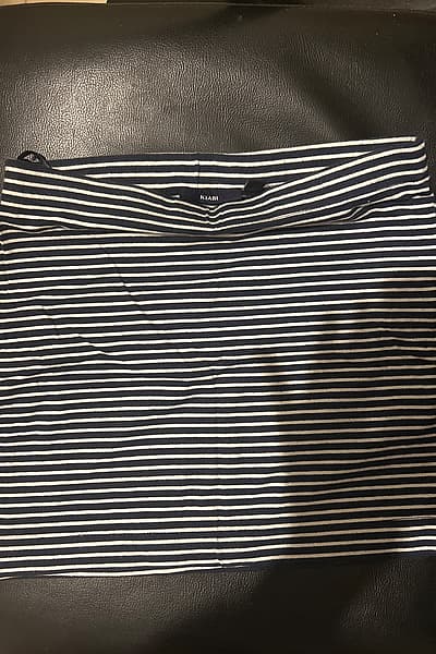 Striped navy and white skirt by Kiabi — pre-loved on Thrifted.mt