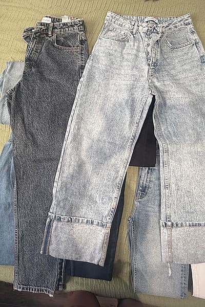 Jeans in ottime condizioni taglie 36/38/ — pre-loved on Thrifted.mt