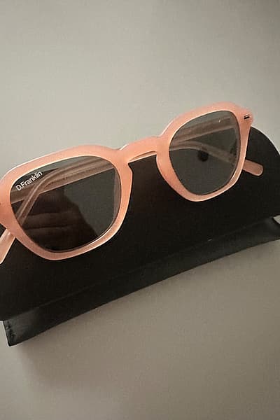 D.Franklin Peach Frame Sunglasses by D.Franklin — pre-loved on Thrifted.mt