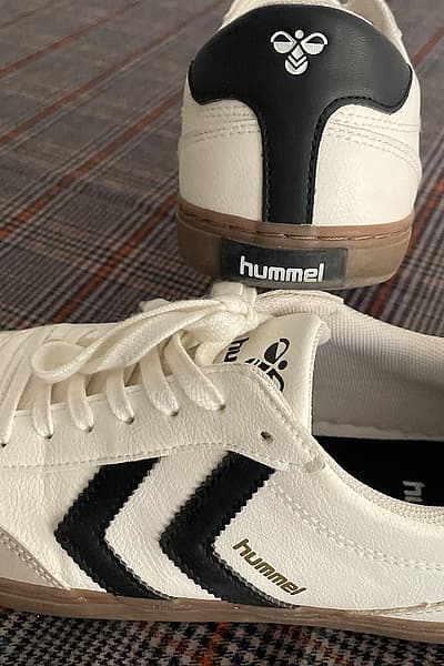 Hummel white black trainers by Hummel — pre-loved on Thrifted.mt