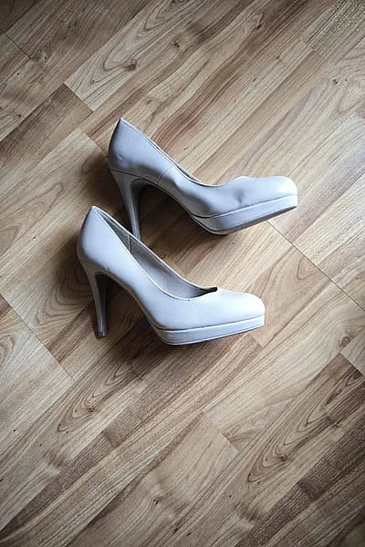 Beige heeled shoes  — pre-loved on Thrifted.mt