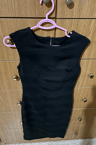 Black Textured Sleeveless Bodycon Dress — pre-loved on Thrifted.mt