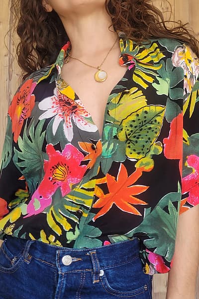 Vibrant Floral Button-Up Shirt — pre-loved on Thrifted.mt