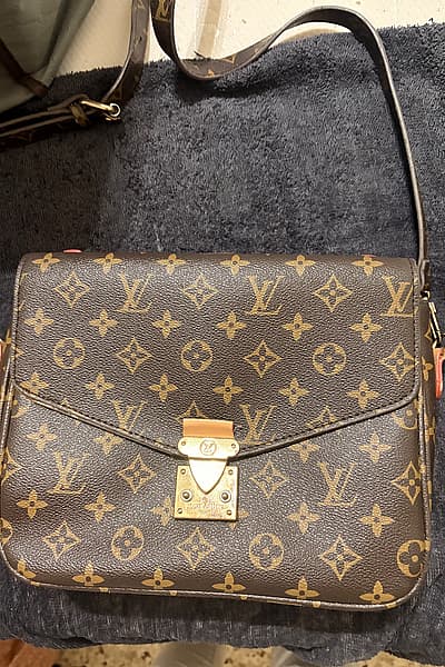 Louis Vuitton Monogram Crossbody Bag by Louis Vuitton — pre-loved on Thrifted.mt