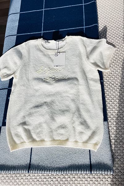Ichi cream knitted t-shirt bisous bisous by Ichi — pre-loved on Thrifted.mt