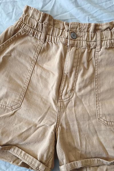 Sand colour Shorts Pull&Bear — pre-loved on Thrifted.mt