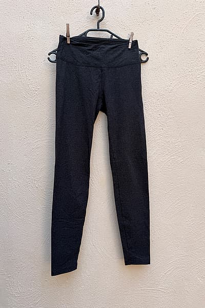 Calzedonia Dark Grey Leggings by calzedonia — pre-loved on Thrifted.mt