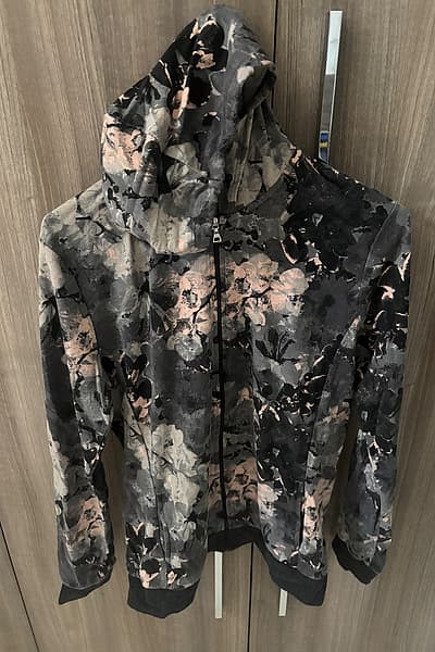 Floral Zip-Up Hoodie by Tezenis — pre-loved on Thrifted.mt